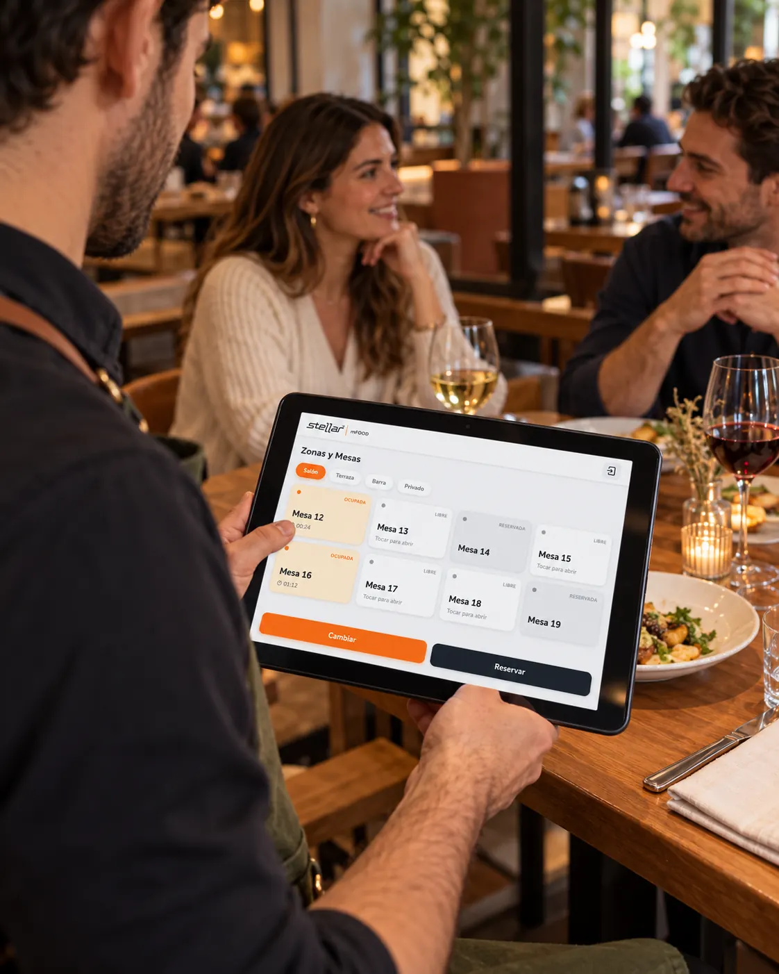 Experiencia de atender en restaurante; escena generada